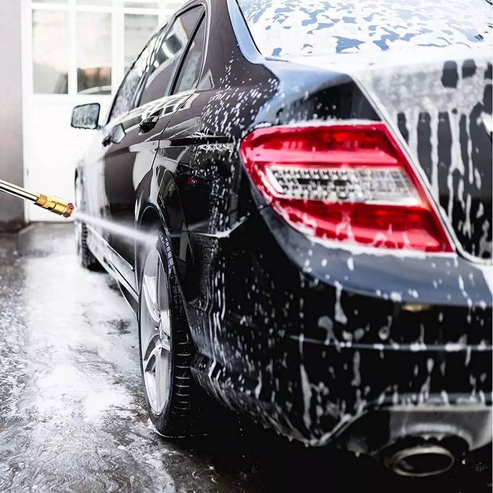 portable cordless high pressure spray water gun.